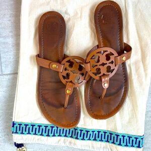Authentic Tory Burch sandals. Size 8. Comes with bag.